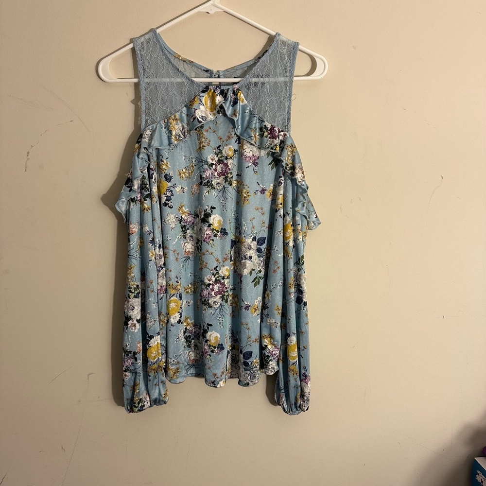 Women's Almost Famous Floral Cold Shoulder Top Size L Blue